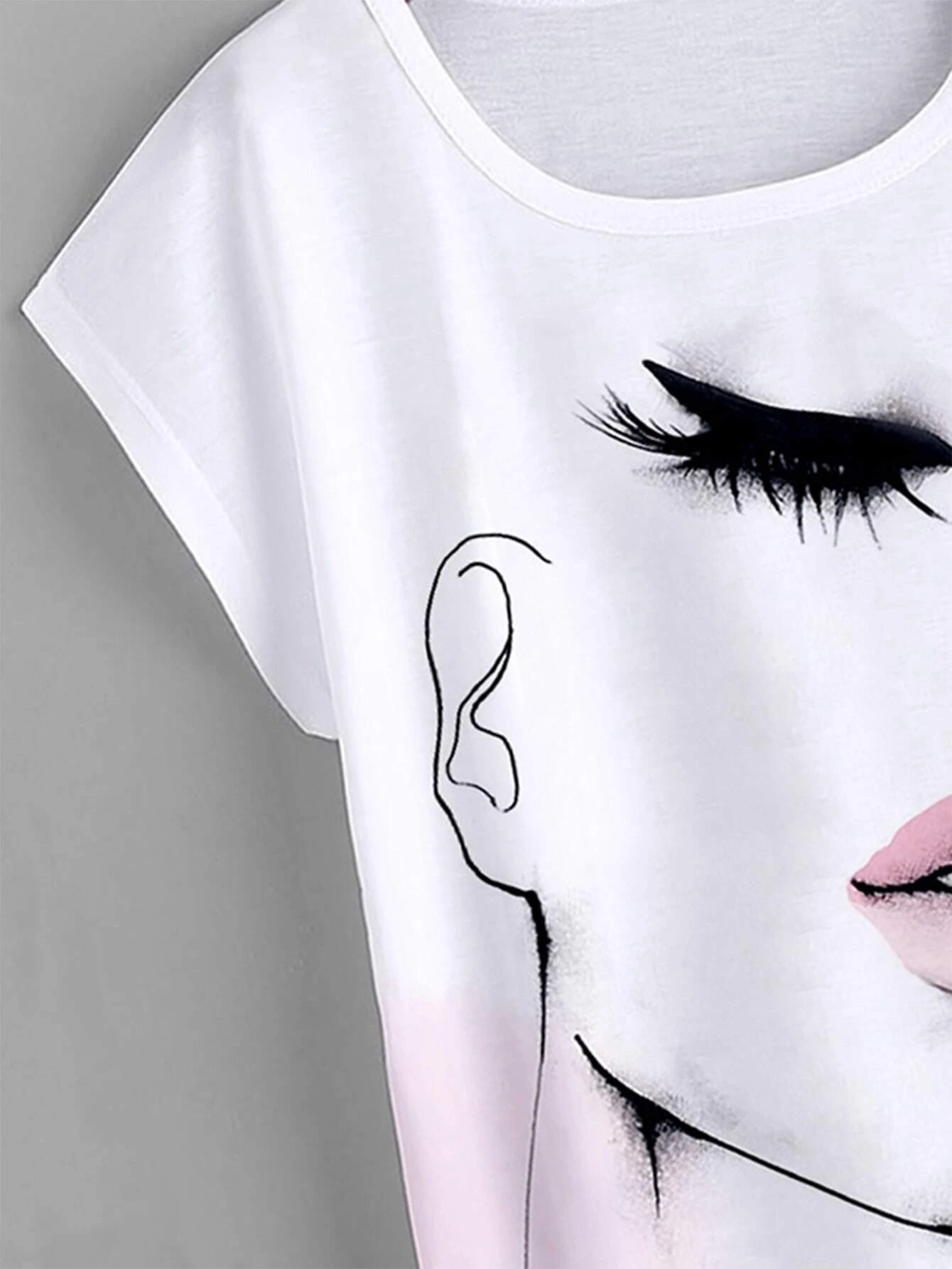 Polera de manga murciélago con estampado de figura - Imagen 3